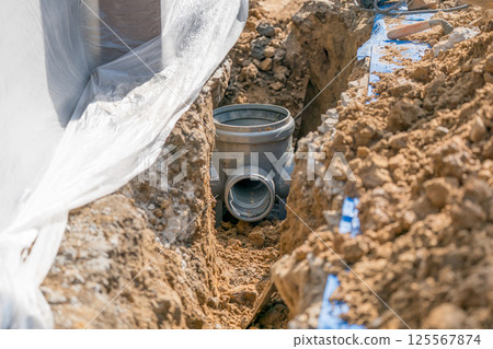 下水管道:安裝公共井蓋 下水管道:安裝公共井蓋 125567874