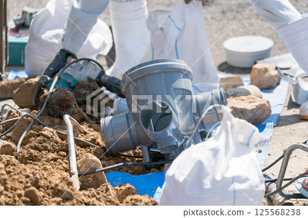 Sewer pipes: Installation of public manholes 125568238