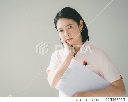 Nurse in her 50s 125568615