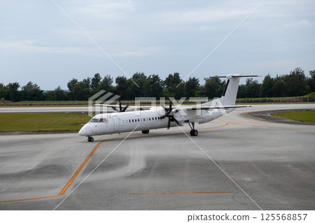 de Havilland Canada DHC-8 de Havilland Canada DHC-8 125568857