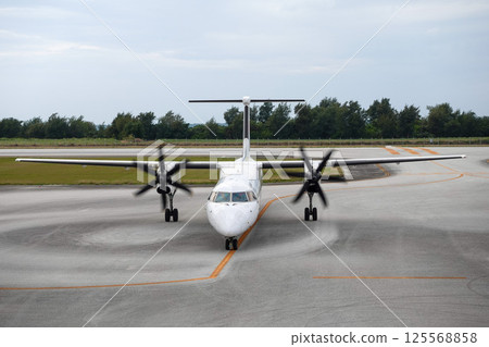 de Havilland Canada DHC-8 125568858