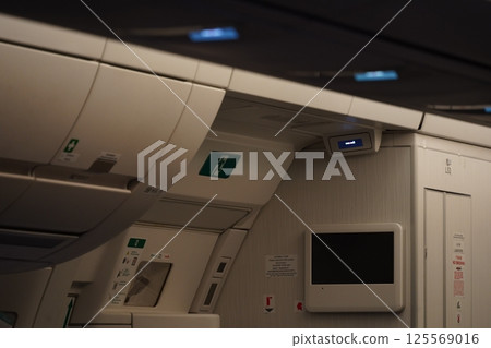 緊急出口標示 125569016