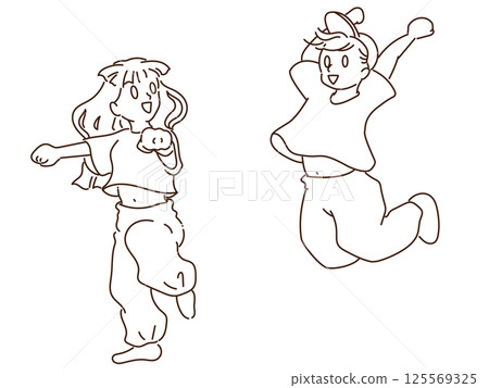 兩個女人笑著練習跳舞 兩個女人笑著練習跳舞 125569325