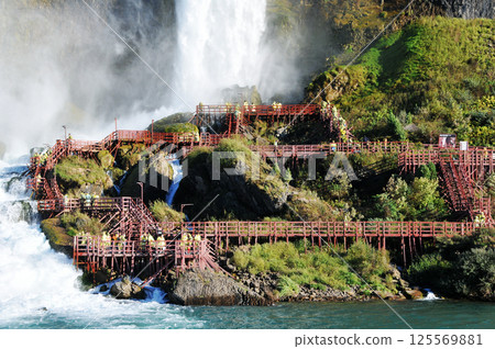 hiking trails in Niagara Falls, New York, USA 125569881