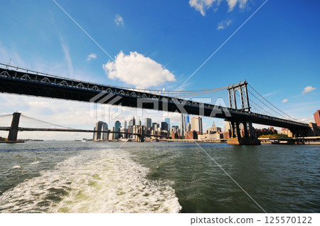 Manhattan Bridge in New York City, USA Manhattan Bridge in New York City, USA 125570122