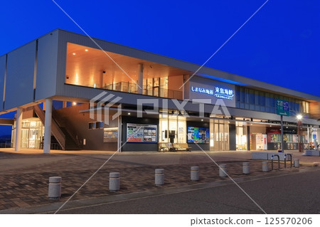 [Ehime Prefecture] Kurushima Kaikyo Service Area at night (Shimanami Kaido) 125570206