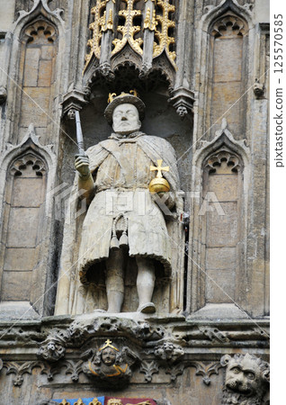 the Statue of Henry VIII at the gate of Trinity College, Cambridge, England the Statue of Henry VIII at the gate of Trinity College, Cambridge, England 125570585