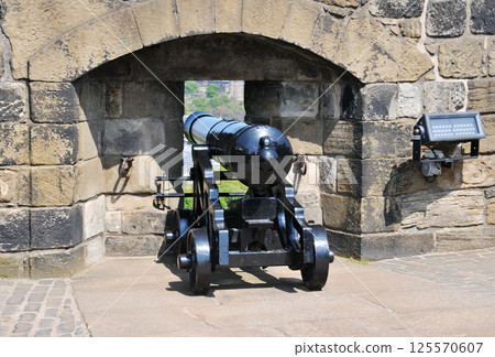 Ancient cannons on the walls of Edinburgh Castle in Scotland, England 125570607