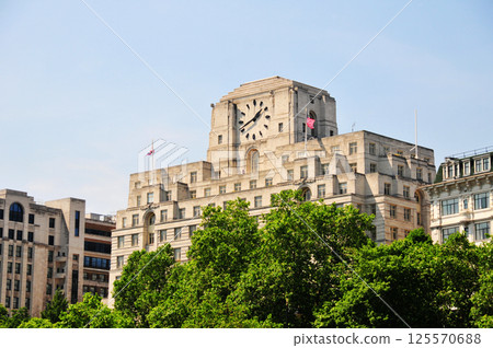 a building in London, England 125570688