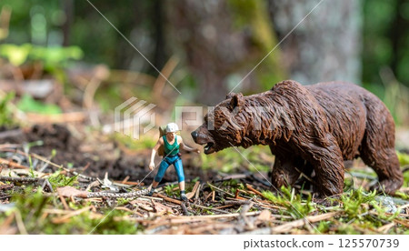 Image miniature 4 of a climber maneuvering with a bear in the forest 125570739