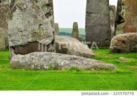 the famous Stonehenge in Britain the famous Stonehenge in Britain 125570778