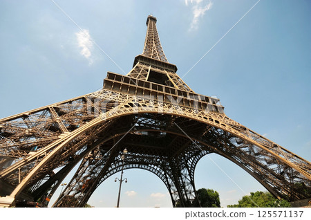 Photo of the famous Eiffel Tower in Paris, France 125571137