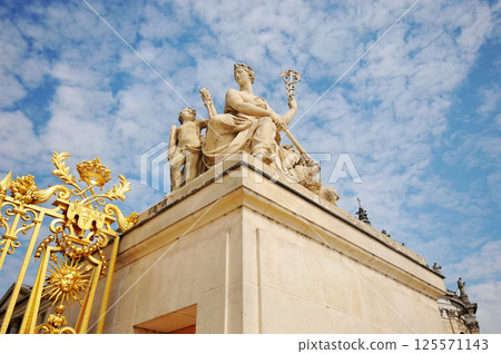 Photo of statues at the gate of Versailles, France Photo of statues at the gate of Versailles, France 125571143