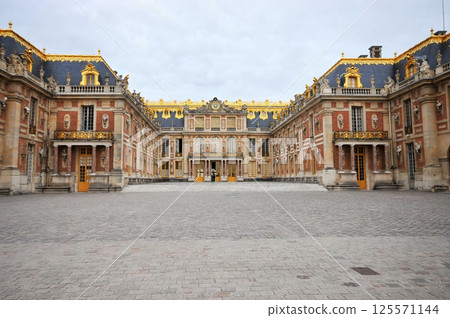 Photo of the palace of Versailles in Paris, France 125571144