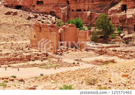 Ruins of ancient temples in Petra, Jordan 125571462