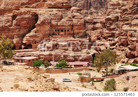 Ruins of ancient temples in Petra, Jordan 125571463