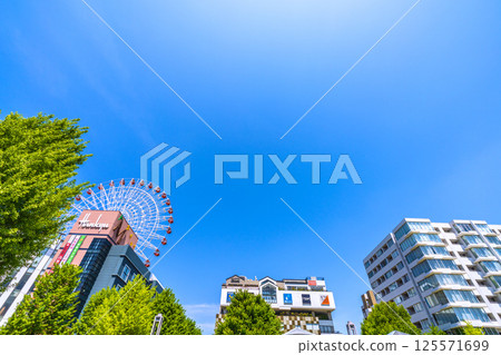 Yokohama cityscape in Japan, overlooking Center Kita Station, Tsuzuki Hankyu Ferris wheel, etc. 125571699
