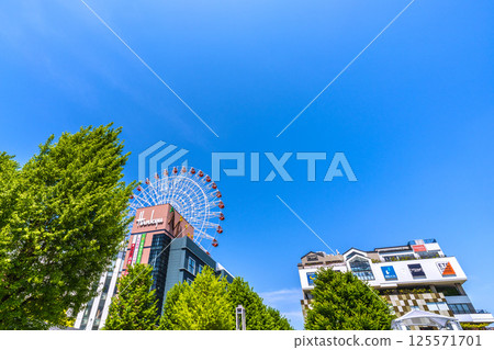 Yokohama cityscape in Japan, overlooking Center Kita Station, Tsuzuki Hankyu Ferris wheel, etc. 125571701