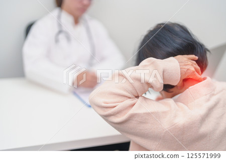 Elderly Woman having Shoulder and Neck and consulting doctor in hospital. Muscle painful due to Myofascial pain syndrome and Fibromyalgia, rheumatism, Scapular pain, Cervical Spine. ergonomic concept Elderly Woman having Shoulder and Neck and consulting doctor in hospital. Muscle painful due to Myofascial pain syndrome and Fibromyalgia, rheumatism, Scapular pain, Cervical Spine. ergonomic concept 125571999