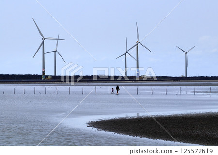 My beloved Taiwan ("Gaomei Wetlands" was opened to the public as a beach during the Japanese colonial period. Later, a dike was built and sand settled, turning it into a tidal flat.) Taichung 125572619