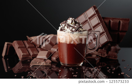 Hot chocolate with whipped cream and sprinkled with chocolate crumb. 125573233