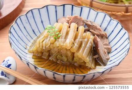 春季野菜:煮白屈菜和生魚乾 春季野菜:煮白屈菜和生魚乾 125573555