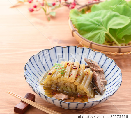 春季野菜:煮白屈菜和生魚乾 春季野菜:煮白屈菜和生魚乾 125573566