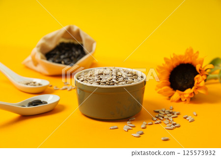 Sunflower seeds, concept of tasty snack, concept of harvest 125573932