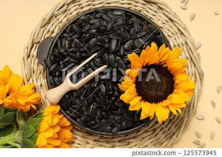Sunflower seeds, concept of harvest, tasty snack 125573945