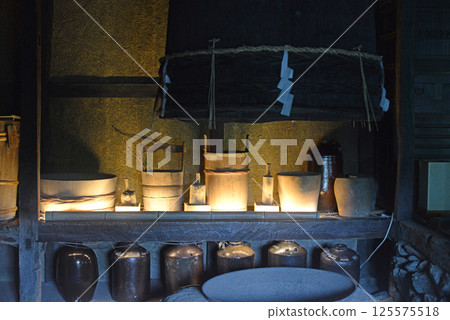 四國村：江戶時代中期農家泥土地上的大鍋和大桶-1 125575518