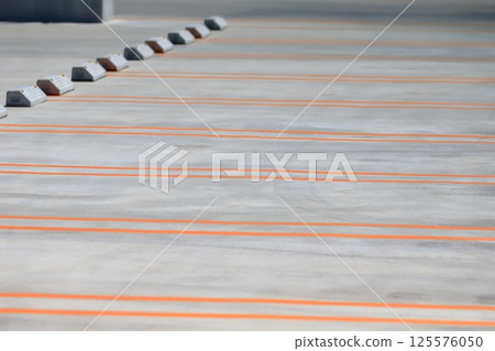 混凝土鋪砌停車場 125576050