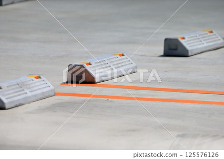 混凝土鋪砌停車場 125576126