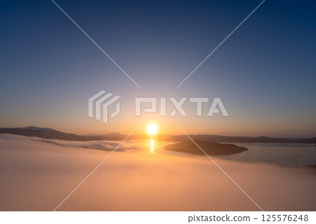 A sea of clouds dyed by the morning sun rising over Lake Kussharo in winter 125576248