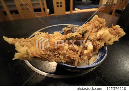 Big conger eel tempura bowl, specialty dish, huge bowl of tempura bowl 125576628