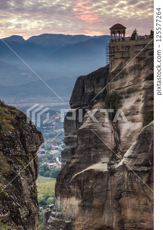 Sunset over Varlaam monastery in Meteora, Greece 125577264