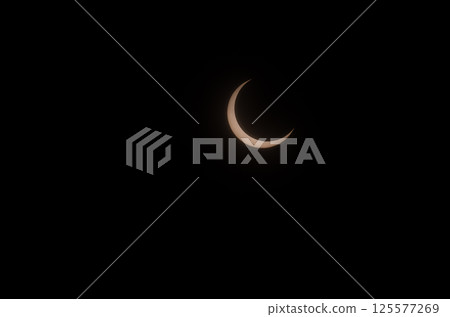 Solar eclipse, waning sun Solar eclipse, waning sun 125577269