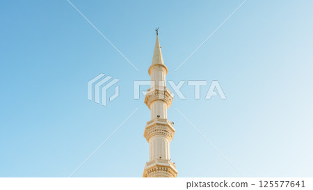 The new Sheikh Zayed Grand Mosque in Fujairah, United Arab Emirates 125577641