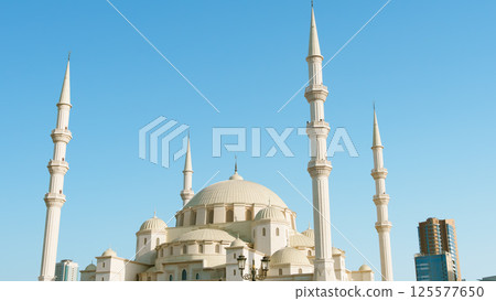 The new Sheikh Zayed Grand Mosque in Fujairah, United Arab Emirates 125577650