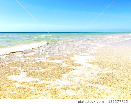Okinawa's beautiful sandy beaches and crystal clear waters Okinawa's beautiful sandy beaches and crystal clear waters 125577725