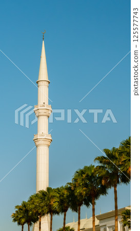 The new Sheikh Zayed Grand Mosque in Fujairah, United Arab Emirates The new Sheikh Zayed Grand Mosque in Fujairah, United Arab Emirates 125577743