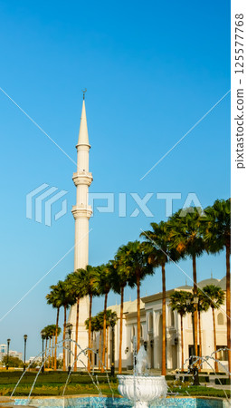 The new Sheikh Zayed Grand Mosque in Fujairah, United Arab Emirates 125577768
