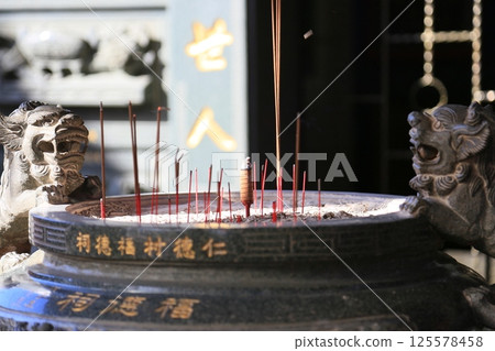 Temple incense incense, smoke, fullness of spirit 125578458