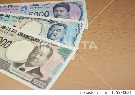 Banknotes on the desk 125578621