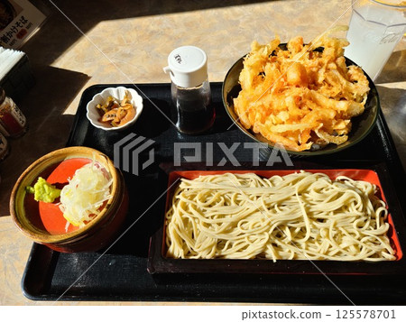 Morisoba and Kakiage Rice Bowl Set 125578701