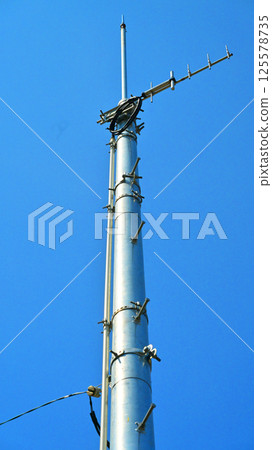 Communication image (radio tower: base station) 125578735