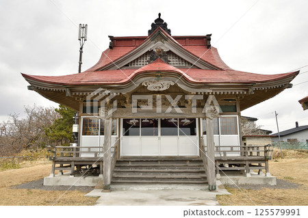 拍攝北海道函館根崎川滝神社的春季景象 125579991