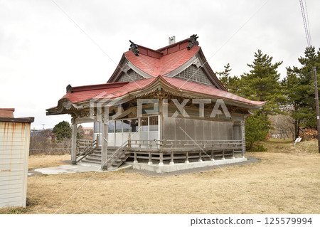 拍攝北海道函館根崎川滝神社的春季景象 125579994