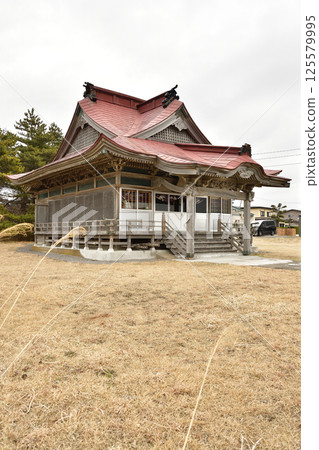 拍攝北海道函館根崎川滝神社的春季景象 125579995