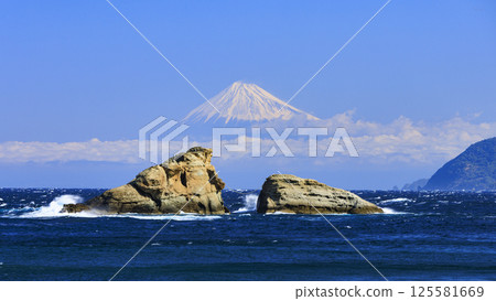 Kumomi Coast, where you can see Mt. Fuji across Suruga Bay Kumomi Coast, where you can see Mt. Fuji across Suruga Bay 125581669