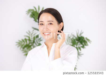 Women Skin Care 125583543